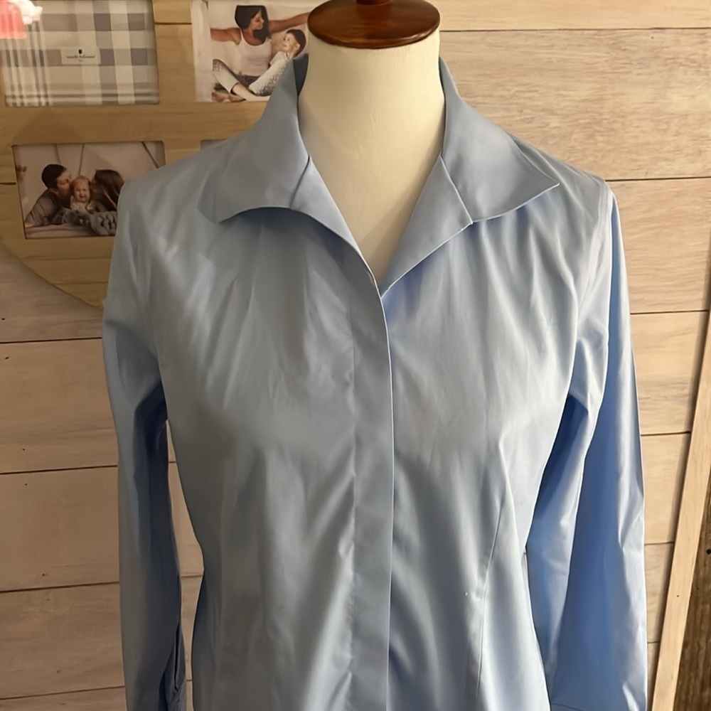 Chico's Blue No Iron Long Button Top 0/Small - Picture 2 of 6